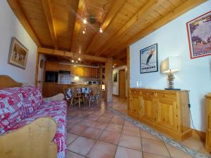 Appartements Chaleureux appartement avec balcon, proche du centre et du ski bus - FR-1-624-14 : photos des chambres