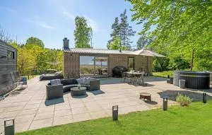 Stunning Home In Hadsund With Wifi - Fårup