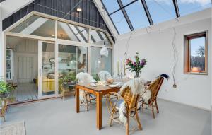 4 Bedroom Stunning Home In Knebel