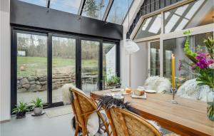 4 Bedroom Stunning Home In Knebel