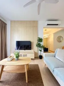 Sea La Vie at Mutiara Beach Resort - Seaview & Netflix free wifi - Kampong Bukit Darat