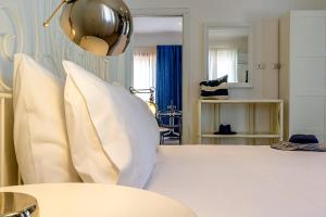 One-Bedroom Deluxe Apartment