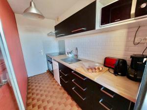 Appartement 2 pièces avec balcon et parking, à 250m de la plage - FR-1-716-3