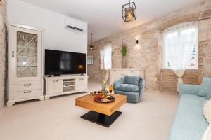 Grand Stone Casa Ciccarelli by Irundo