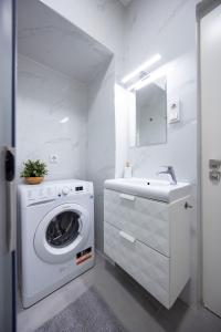 Spacious Cozy Home with 4Bedroom in the Heart of BP