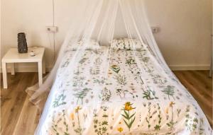 3 Bedroom Cozy Apartment In Ortigueira