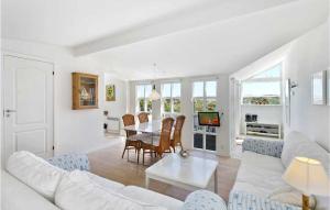 Cozy Home In Grenaa With House Sea View
