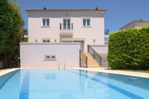 Christina Villa II, Steps to Sandy Beach, By ThinkVilla