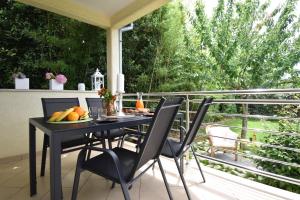 Holiday House with garden "Nena"