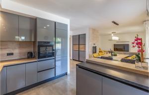 Three-Bedroom Apartment In Barban