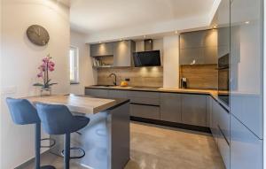 Three-Bedroom Apartment In Barban