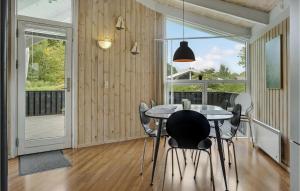 Holiday Home Pøt Strandby Denmk