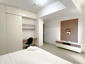 Best Price and Comfortable 2BR Park View Condominium Apartment By Travelio