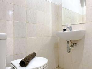 Best Price and Comfortable 2BR Park View Condominium Apartment By Travelio