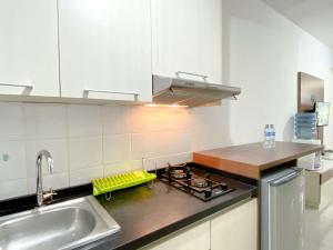 Best Price and Comfortable 2BR Park View Condominium Apartment By Travelio