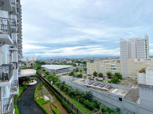 Best Price and Comfortable 2BR Park View Condominium Apartment By Travelio