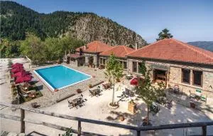 2 Bedroom Gorgeous Apartment In Mouzaki - 莫扎孔恩