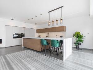 Stunning corner penthouse - Prime location