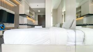 Simple and Cozy Living Studio Transpark Cibubur Apartment By Travelio
