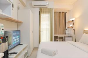 Well Designed and Comfy Studio Transpark Cibubur Apartment By Travelio