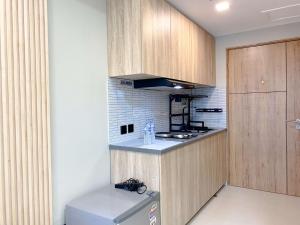 Modern Look Studio at Gateway Park LRT City Jatibening Apartment By Travelio