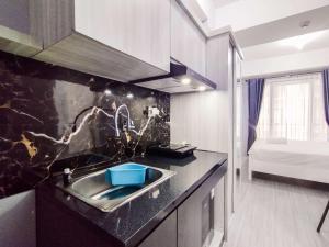 Modern Studio Room Apartment at Grand Asia Afrika By Travelio
