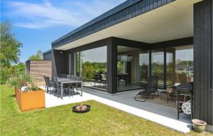 3 Bedroom Cozy Home In Børkop