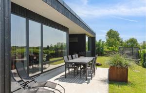 3 Bedroom Cozy Home In Børkop