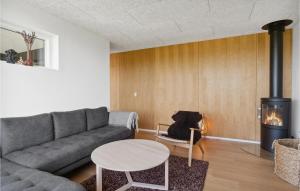 3 Bedroom Cozy Home In Børkop