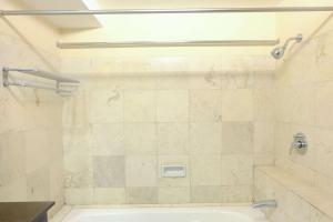 Modern Look 3BR at Apartment Braga City Walk By Travelio