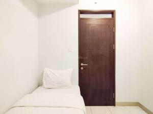 Modern 2BR at Mekarwangi Square Cibaduyut Apartment By Travelio