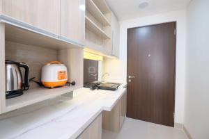 Cozy and Restful Studio at Transpark Cibubur Apartment By Travelio