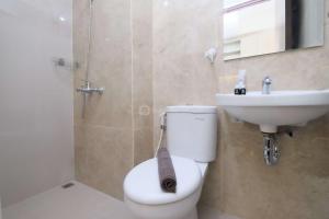 Cozy and Restful Studio at Transpark Cibubur Apartment By Travelio