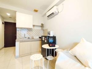 Modern 2BR at Mekarwangi Square Cibaduyut Apartment By Travelio