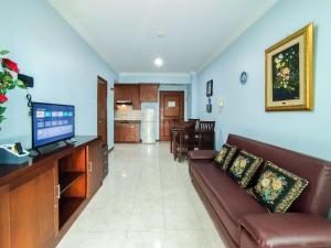 Serene 2BR at Galeri Ciumbuleuit 1 Apartment By Travelio