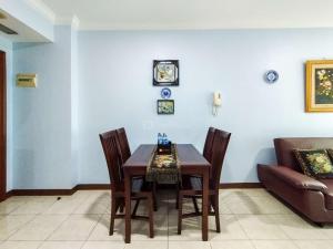 Serene 2BR at Galeri Ciumbuleuit 1 Apartment By Travelio