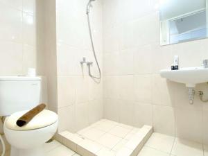 Good Choice and Comfy Studio Springlake Summarecon Bekasi Apartment By Travelio