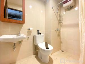 Cozy Studio Room at Oasis Cikarang Apartment By Travelio