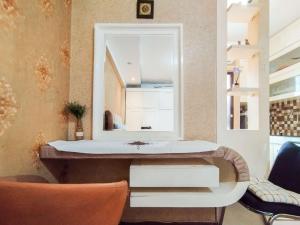 Nice and Comfortable Stay Studio at Gateway Ahmad Yani Cicadas Apartment By Travelio