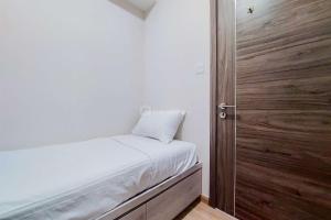 Elegant and Strategic 2BR Sky House BSD Apartment near ICE BSD By Travelio