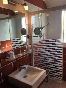 Hotels Brit Hotel des Halles : photos des chambres