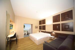 Junior Suite with Lake View room in Hotel La Paül