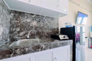 Cozy and Restful Studio LRT City Sentul - Royal Sentul Park Apartment By Travelio