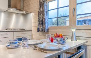 Awesome Home In Heinkenszand With Wifi