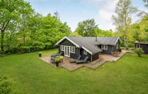 3 Bedroom Amazing Home In Glesborg - Fjellerup