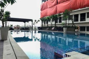 Strategic and Nice Studio at Gateway Park LRT City Jatibening Apartment By Travelio