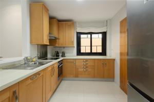 3 bedroom apartment, with private garden and terrace, in Puerto Banús