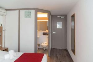 Triple Room room in Brit Hotel Plaisance A9/A61