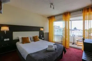 Brit Hotel Bleu Nuit - Сент