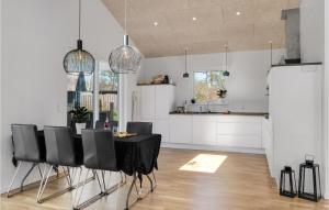 Gorgeous Home In Vig With Kitchen